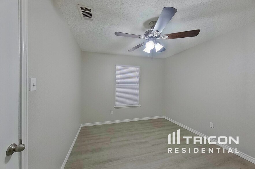 Building Photo - 10544 N Haven Dr