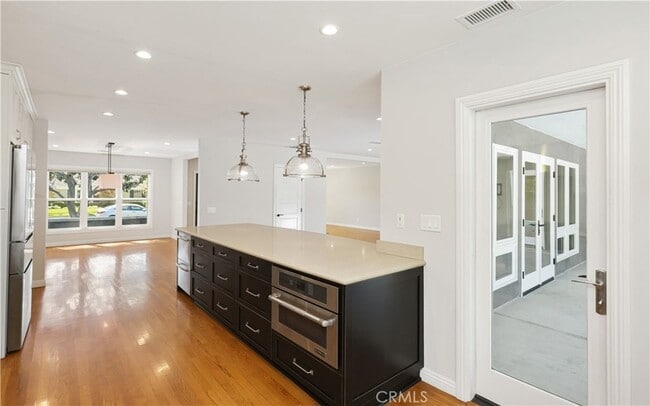 Building Photo - 933 W Riviera Dr