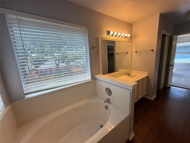 Building Photo - 14704 Noya Dr