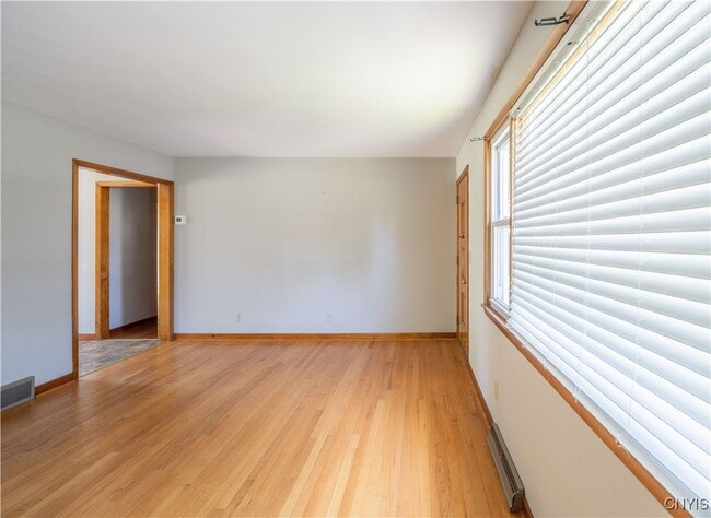 Building Photo - 8686 Maple Ln