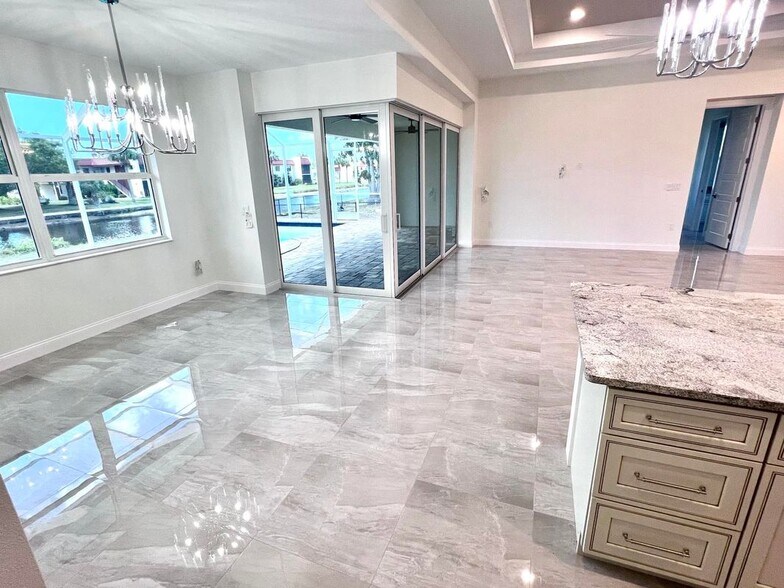 Building Photo - 55 Rotonda Cir