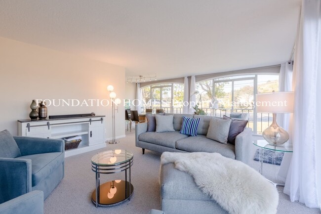 Building Photo - 2BR/2BA Waterfront Corner Condo!  Parking!...