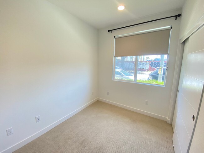 Building Photo - Advent - Three Story Townhome W/ Attached ...
