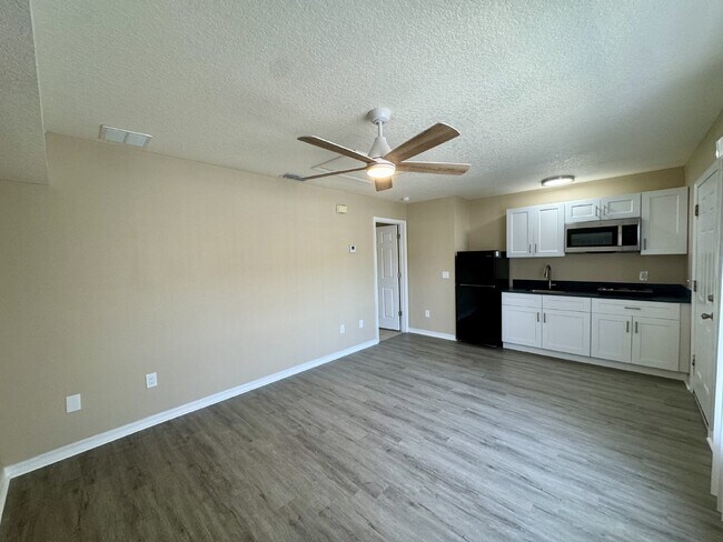 Building Photo - 1-Bedroom Apartment in Davenport