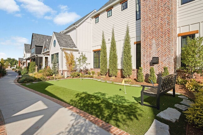 Building Photo - 225 W 1st St