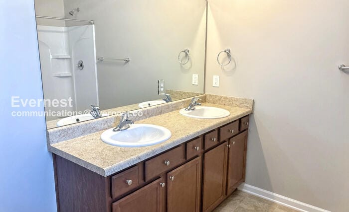 Building Photo - 215 Village Springs Dr