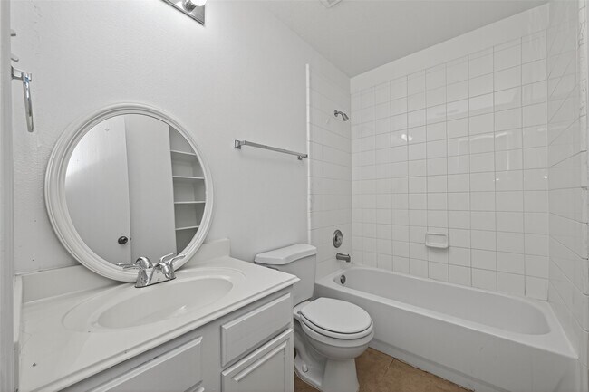 Building Photo - 2502 Gwenfair Dr