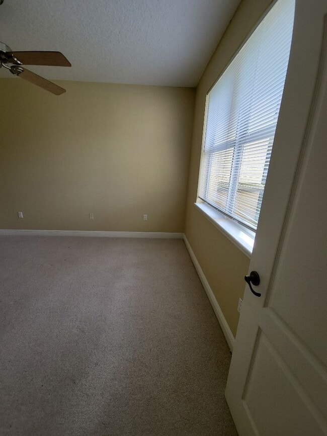 Building Photo - 3 Bedroom / 3 Bathroom - Tidelands