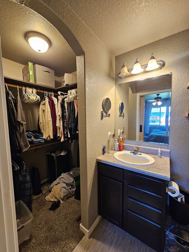 Building Photo - 3 BED | 3 BATH | SPLIT FOYER HOME | GARAGE