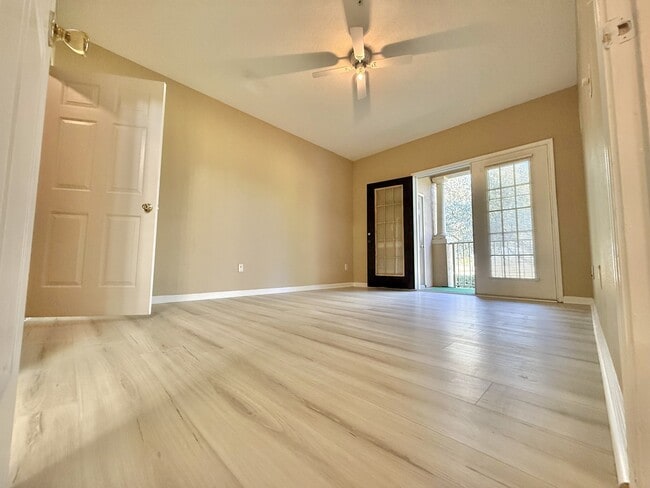 Building Photo - 14226 Fredricksburg Dr