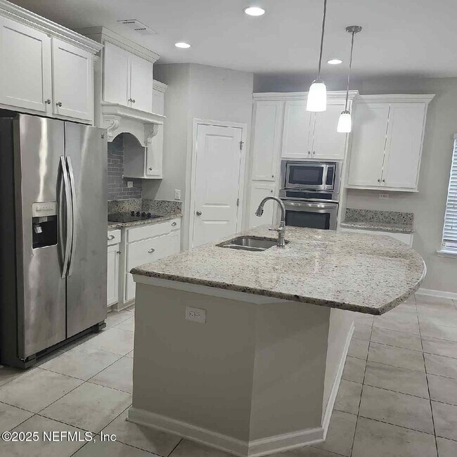 Building Photo - 97389 Harbor Concourse Cir