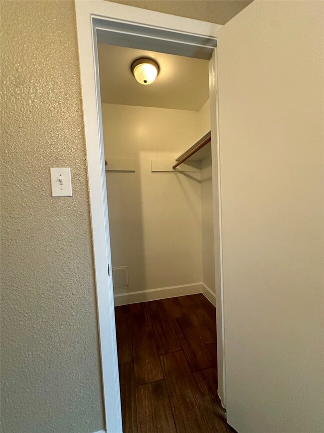 Building Photo - 1111 E Brompton Dr