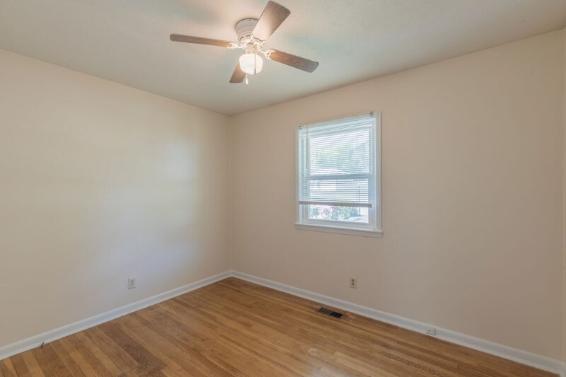 Building Photo - 925 Fleetwood Dr