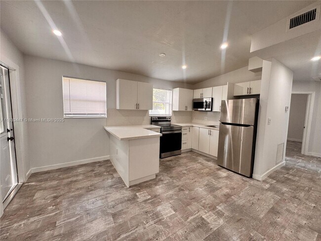 Building Photo - 3501 SW 41st St
