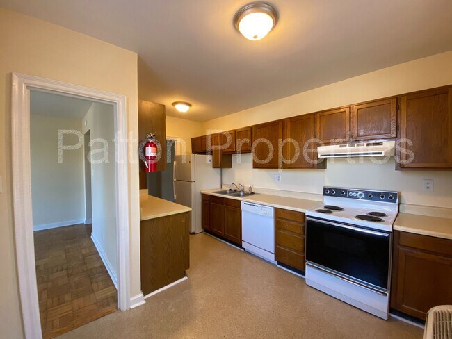 Building Photo - Five Points/ Wales Garden Condo