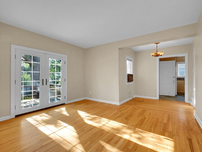 Building Photo - $2,295.00, 1 Bed, 1 Bath Home in Denver
