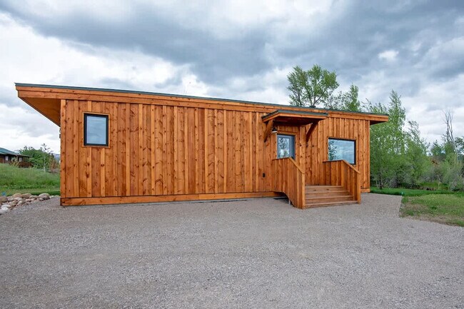 Building Photo - 1085 Rainbow Loop