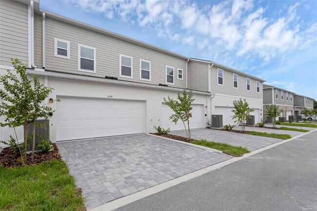 Building Photo - 3239 Gardenia Reserve St