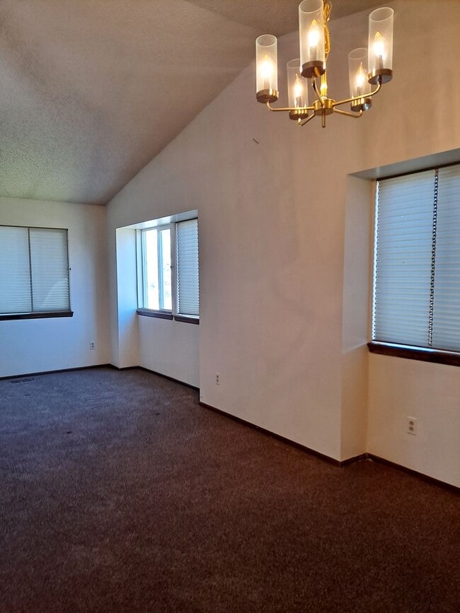 Building Photo - ALL PROSPECTIVE TENANTS MUST SUBMIT A $58 ...