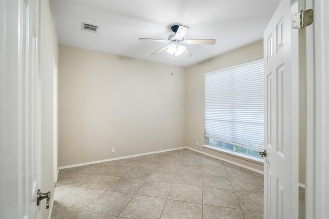 Building Photo - 6664 Ruxton Ln