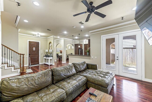 Building Photo - 11022 Robin Hood Ct