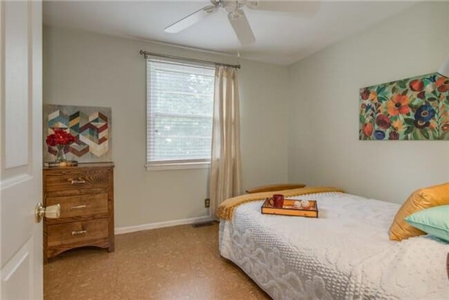 Building Photo - AVAILABLE NOW; 2-Bed/2.5-Bath in Crieve Hall