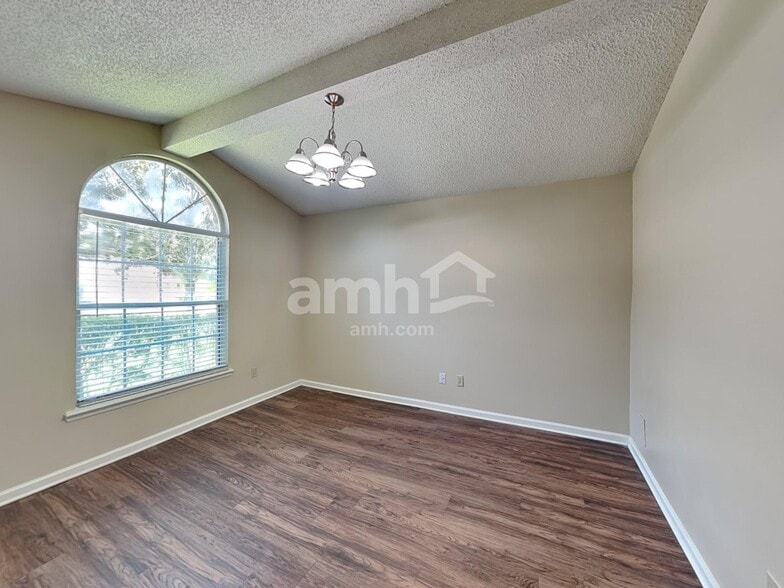 Building Photo - 2175 Hovington Cir E