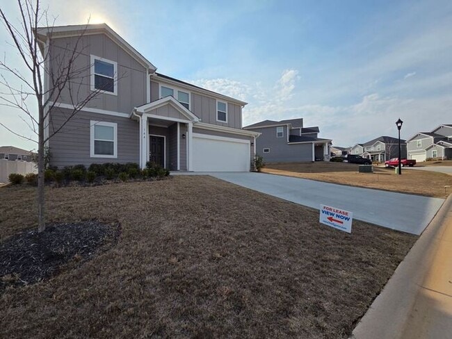 Building Photo - Beautiful and spacious! Ready for move in!
