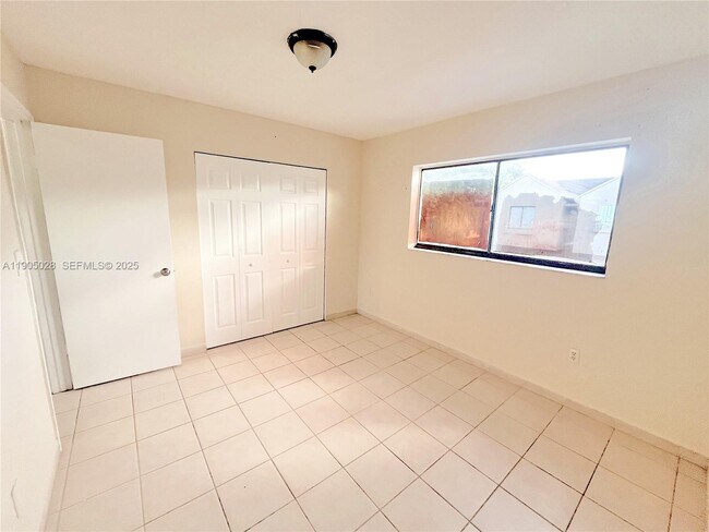 Building Photo - 5712 W 25th Ct