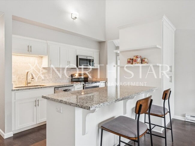 Building Photo - Mt. Park Condo with High Ceilings