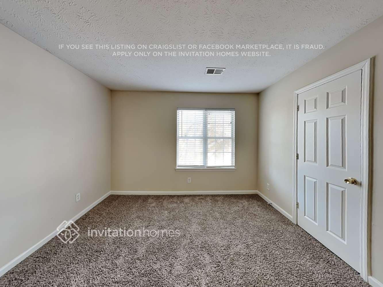 Building Photo - 2640 Woodside Dr