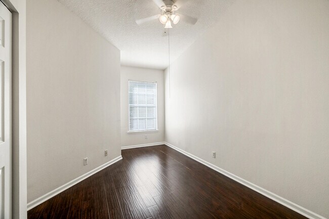 Building Photo - 9929 Porta Leona Ln