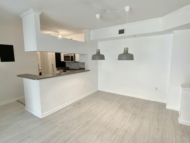 Building Photo - 17125 N Bay Rd
