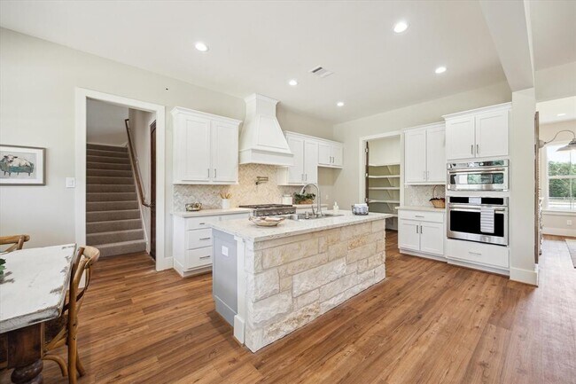 Building Photo - 154 Woodland Mdws Ln