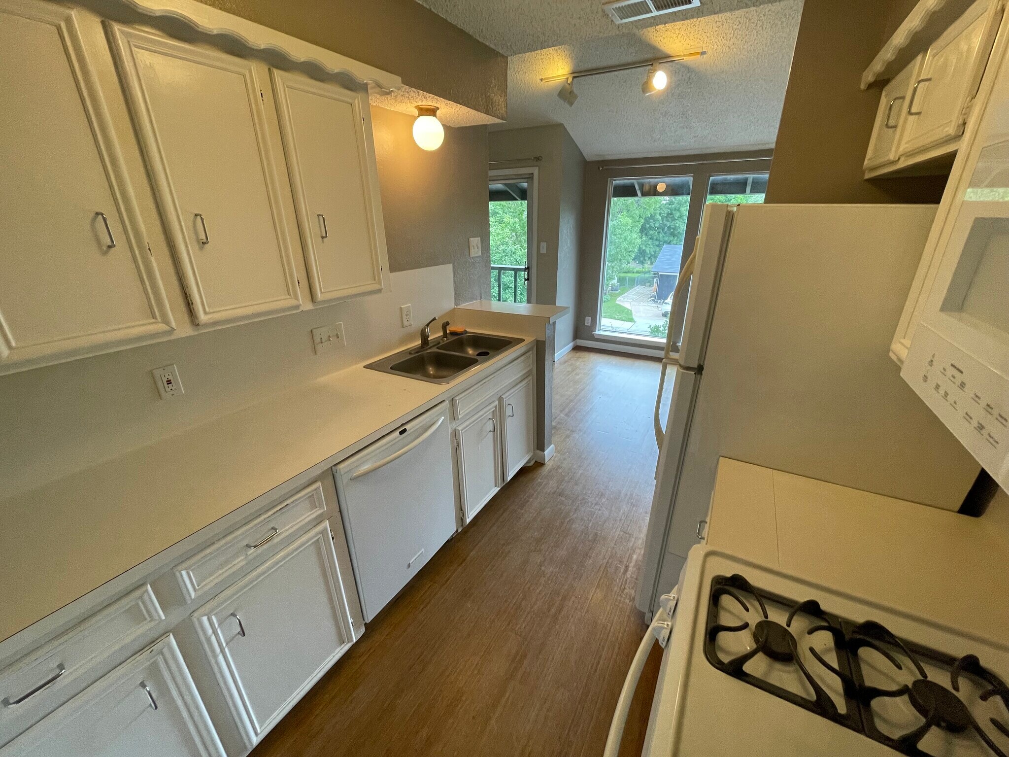 Building Photo - 2608 Carnarvon Ln