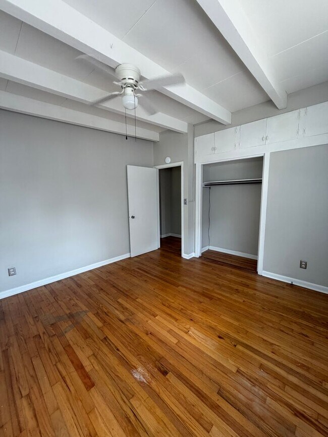 Building Photo - 717 Edgewood St
