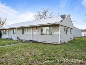 Building Photo - 1213 Vandenburg Ave