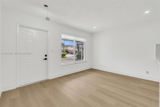 Building Photo - 1611 NE 50th Ct