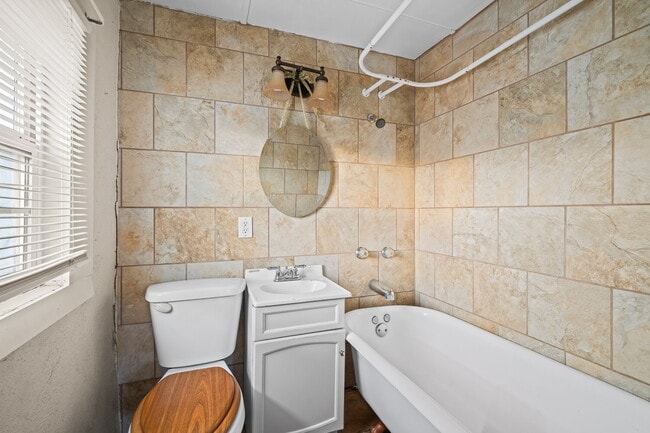 Building Photo - Minutes from TTU, Washer & Dryer Included