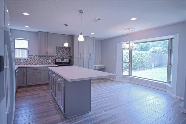 Building Photo - 15827 Echo Canyon Dr