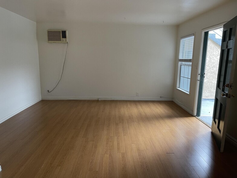 Building Photo - 410 S Sierra Madre Blvd