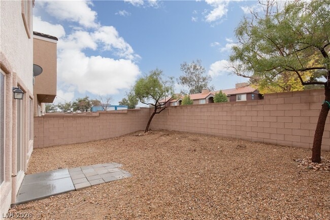 Building Photo - 2875 Rough Green St