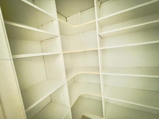 Building Photo - 258 Sheffield K