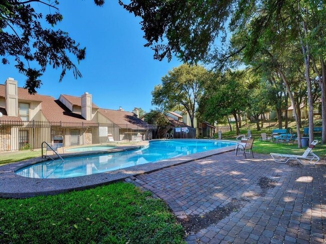 Building Photo - 1703 Timberwood Dr