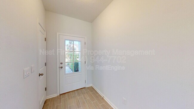 Building Photo - 215 Pine Bluff Dr