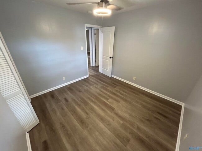 Building Photo - 6202 Valley Park Dr NW