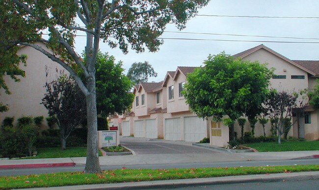 Building Photo - Oak Crest Villas