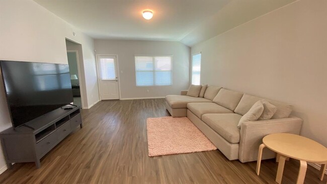 Building Photo - 3304 Kenner Dr