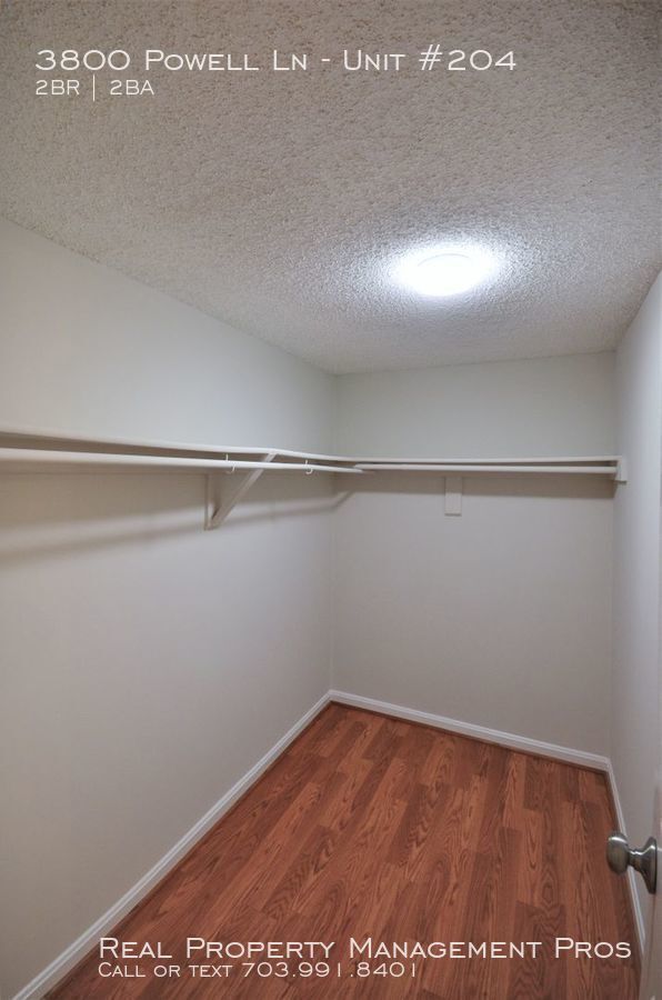 Building Photo - Spacious Condo in Peaceful Lakeside Plaza!