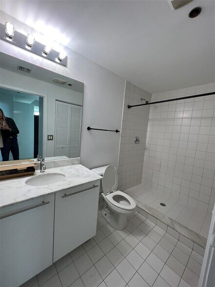 Building Photo - 888 Biscayne Blvd